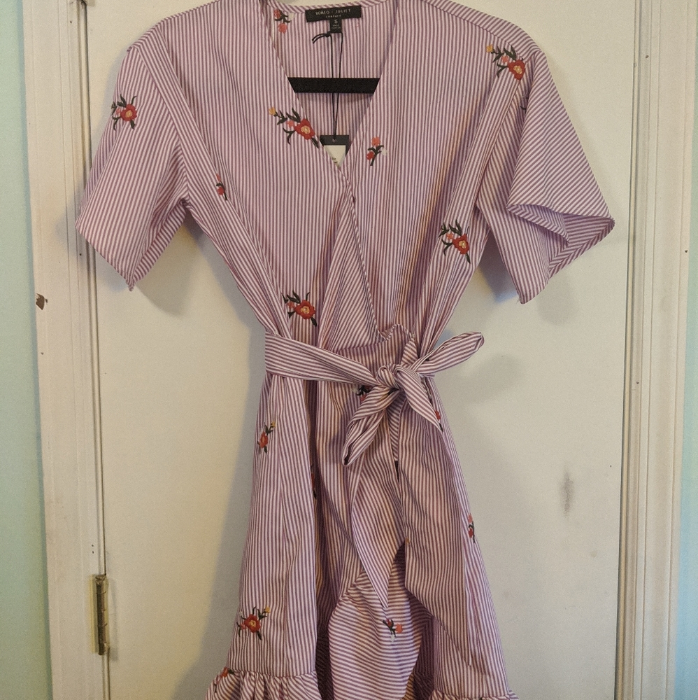 Trendy ruffle wrap dress SM